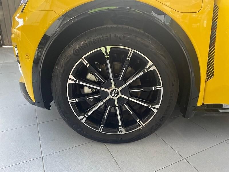 Usado Renault R5 Iconic 110 kW (150 CV) 2025 Amarillo Utilitario