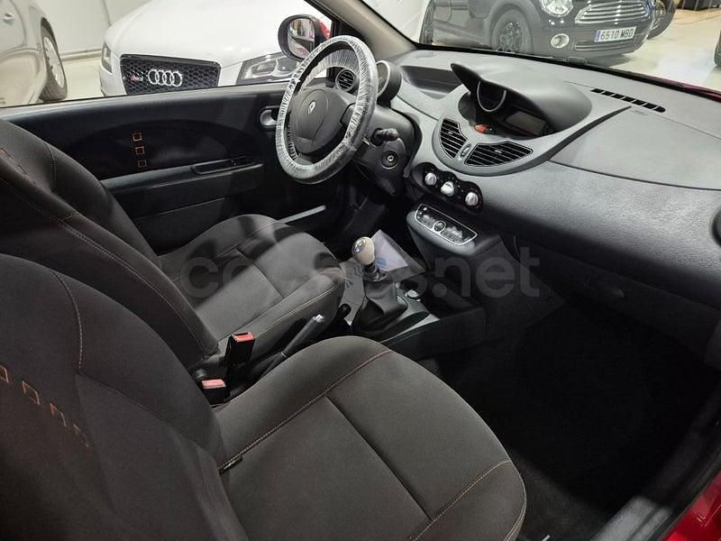 Usado Renault Twingo Dynamique 76 CV (55 kW) 2009 Rojo Utilitario