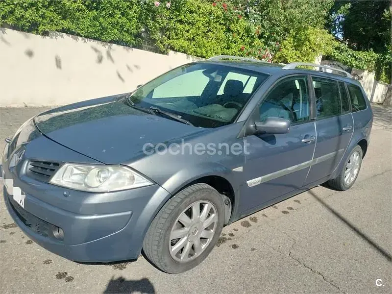 Usado Renault Mégane GrandTour Dynamique 130 CV (95 kW) 2006 Gris / plata Familiar