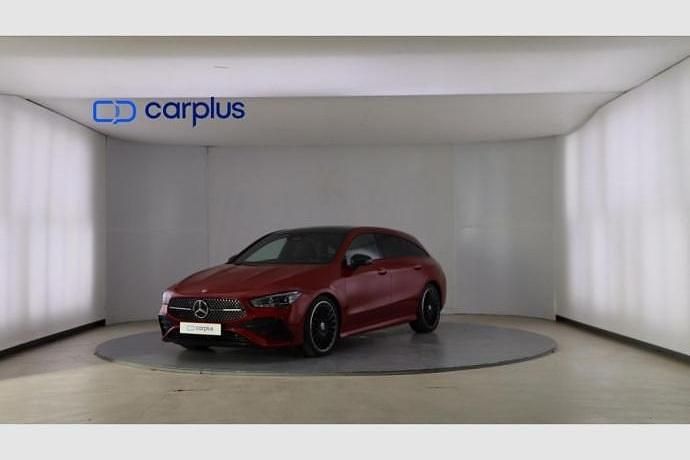 Usado Mercedes CLA200 Shooting Brake 150 CV (110 kW) 2025 Rojo Familiar