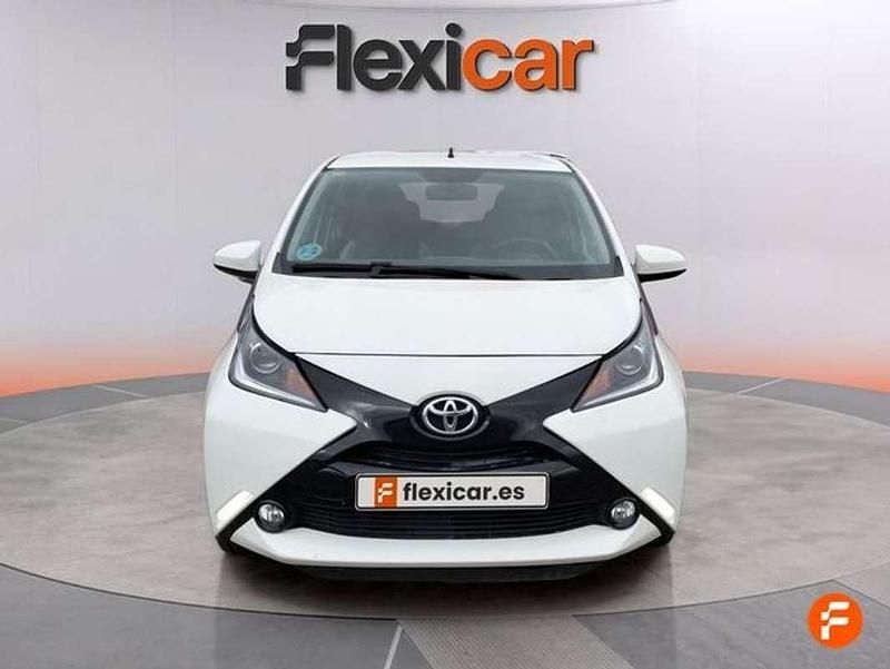 Usado Toyota Aygo X-play 69 CV (50 kW) 2016 Blanco Utilitario