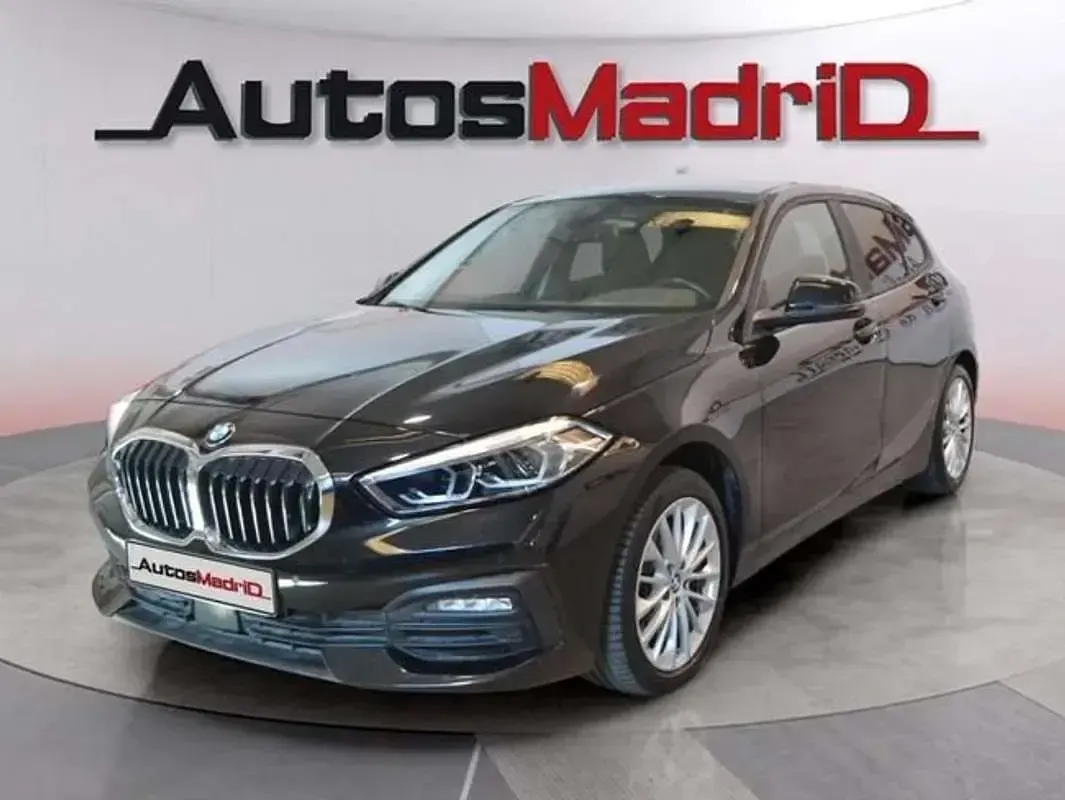 Usado BMW 118 Comfort Edition 136 CV (100 kW) 2022 Negro Berlina