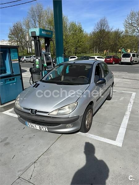 Usado Peugeot 206 90 CV (66 kW) 2002 Gris / plata Berlina