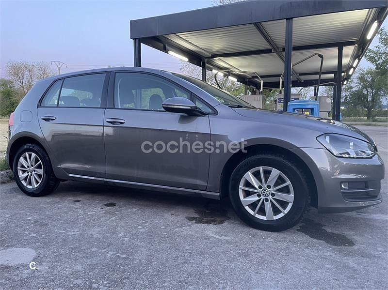 Usado VW Golf VII Advance 105 CV (77 kW) 2015 Gris / plata Berlina