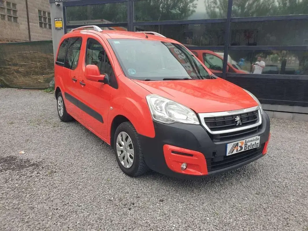Usado Peugeot TePee Access 75 CV (55 kW) 2017 Rojo Van