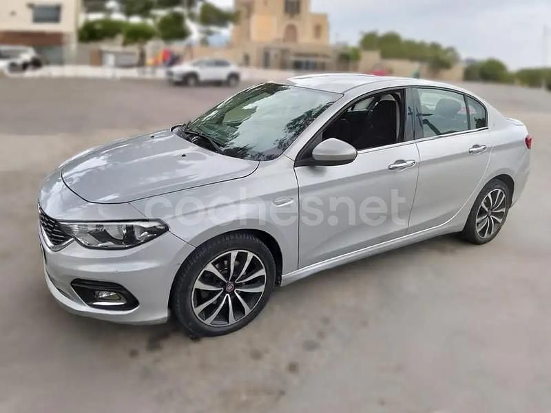 Usado Fiat Tipo Lounge 120 CV (88 kW) 2016 Gris / plata Berlina