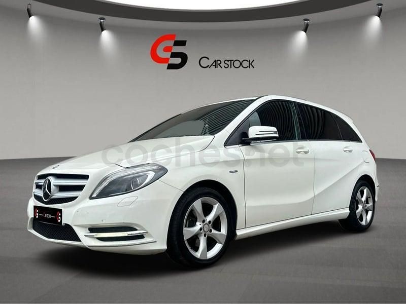 Usado Mercedes B180 109 CV (80 kW) 2012 Blanco Monovolumen