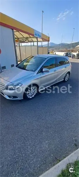 Usado Mercedes B180 109 CV (80 kW) 2013 Gris / plata Utilitario