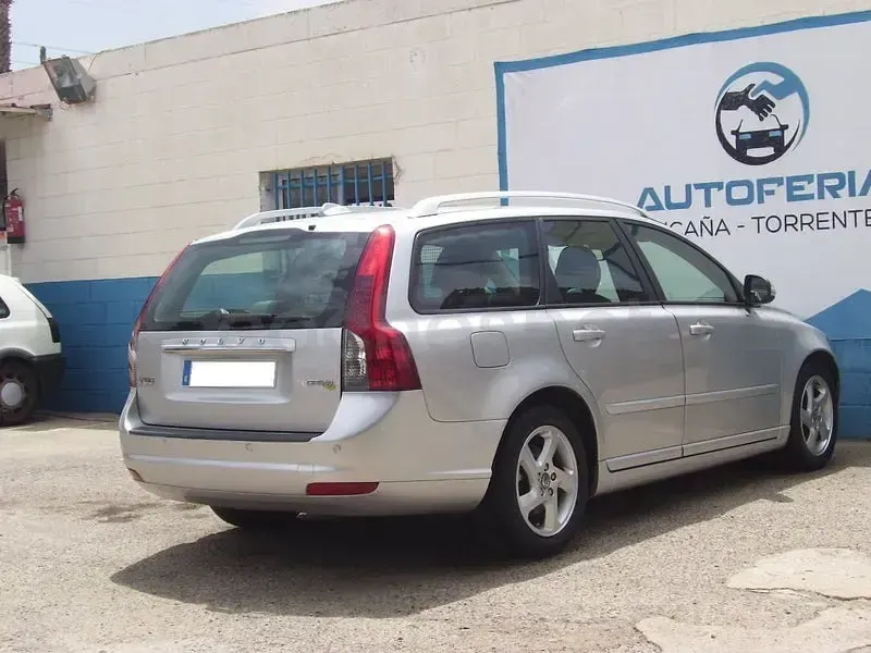 Usado Volvo V50 Drive Kinetic 115 CV (84 kW) 2012 Gris / plata Familiar