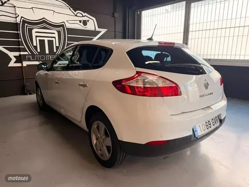 Usado Renault Mégane Coupé Dynamique 131 CV (96 kW) 2010 Blanco Coupe