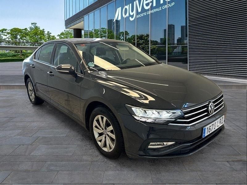 Usado VW Passat Business 122 CV (89 kW) 2021 Gris Berlina