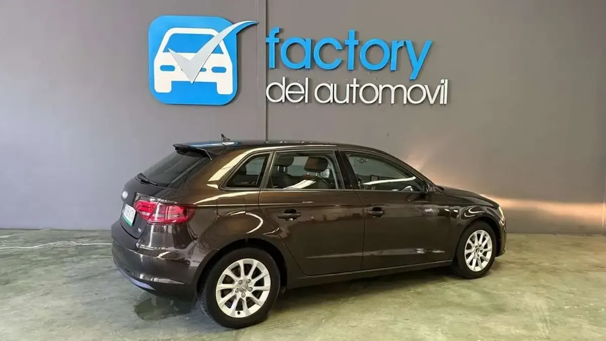 Usado Audi A3 Sportback Ambition 105 CV (77 kW) 2013 Negro Utilitario