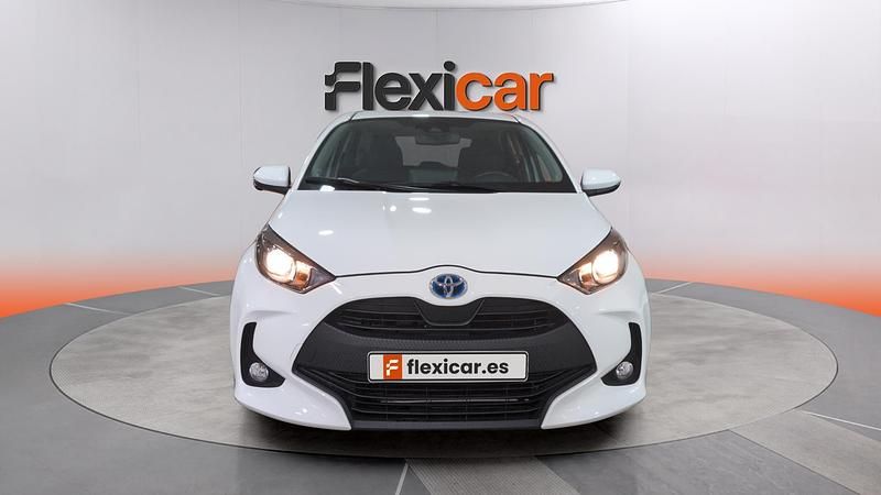 Usado Toyota Yaris Hybrid Active 116 CV (85 kW) 2022 Blanco Berlina
