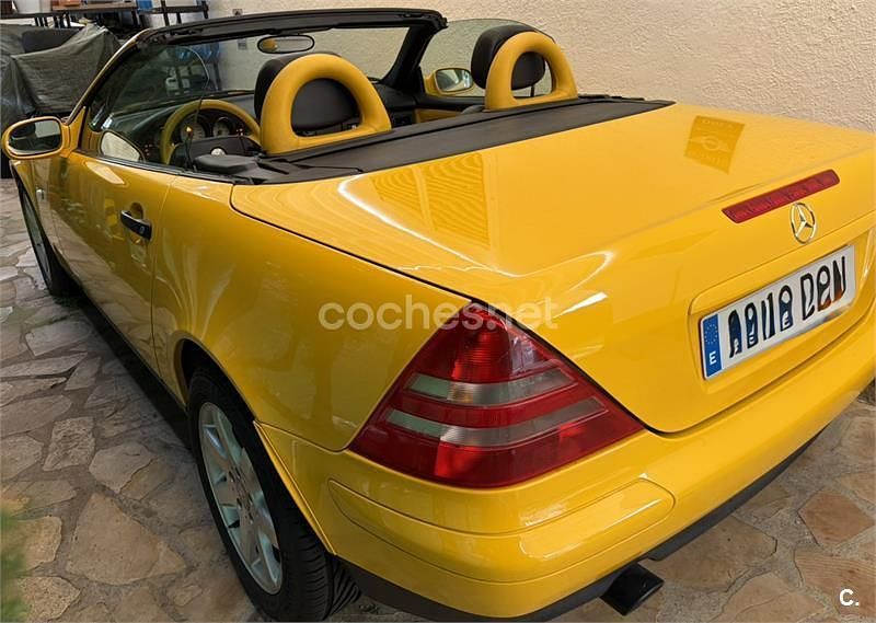 Usado Mercedes SLK200 136 CV (100 kW) 1999 Amarillo Descapotable