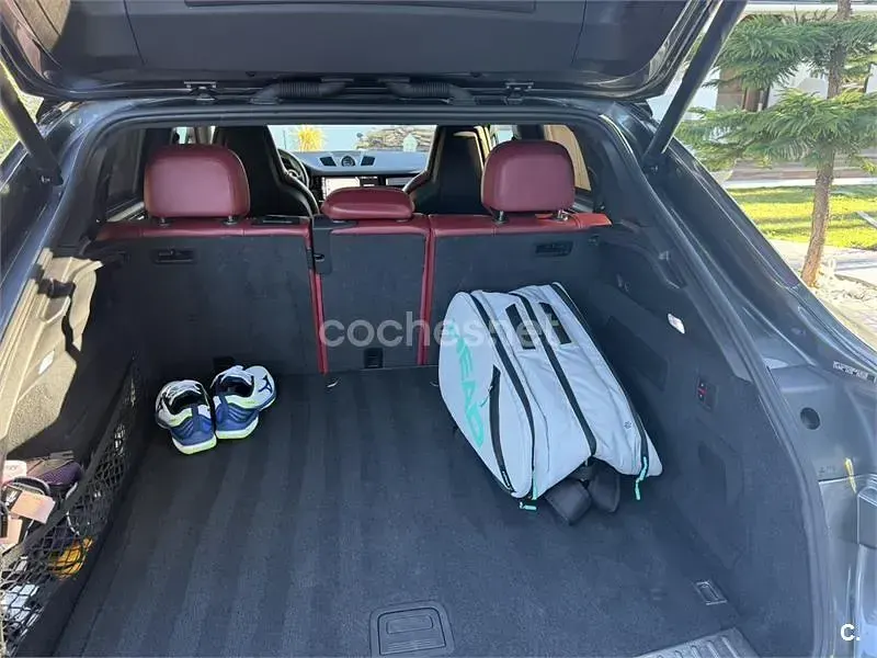 Usado Porsche Cayenne E-Hybrid Coupe 462 CV (339 kW) 2021 Gris / plata SUV