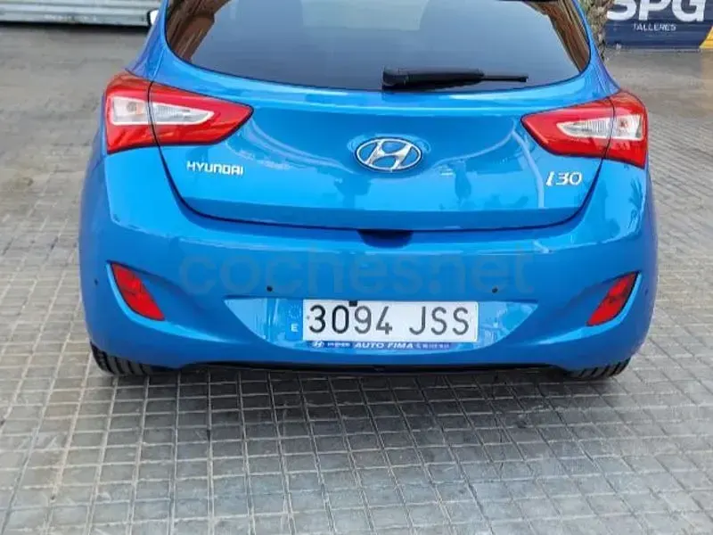 Usado Hyundai i30 GO! 110 CV (80 kW) 2016 Azul Berlina