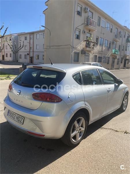 Usado Seat Leon Copa 105 CV (77 kW) 2011 Gris / plata Utilitario