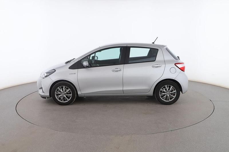 Usado Toyota Yaris Hybrid Active 102 CV (75 kW) 2018 Gris Berlina