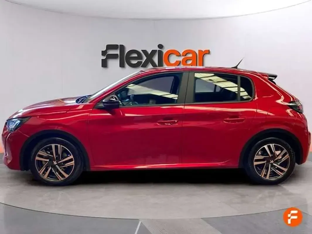 Usado Peugeot 208 Active 101 CV (74 kW) 2023 Rojo Utilitario