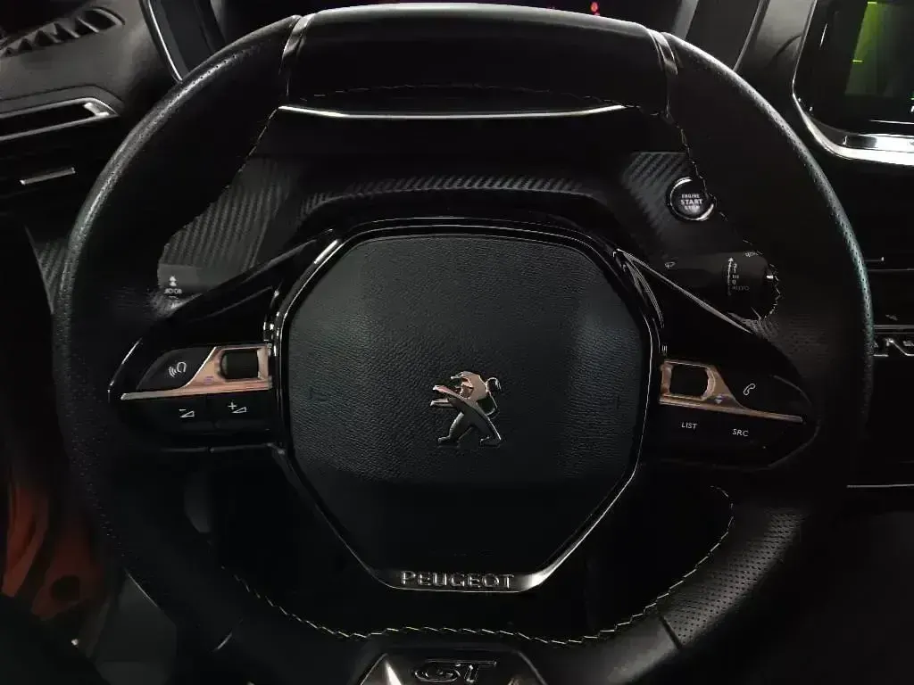 Usado Peugeot 2008 GTi 130 CV (95 kW) 2020 Naranja SUV