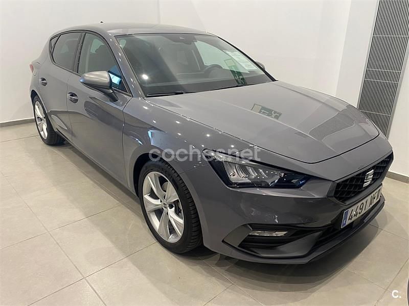 Gris / plata Usado 2023 Seat Leon Style Familiar | 21.000 € (Precio justo) - Imagen 1/3