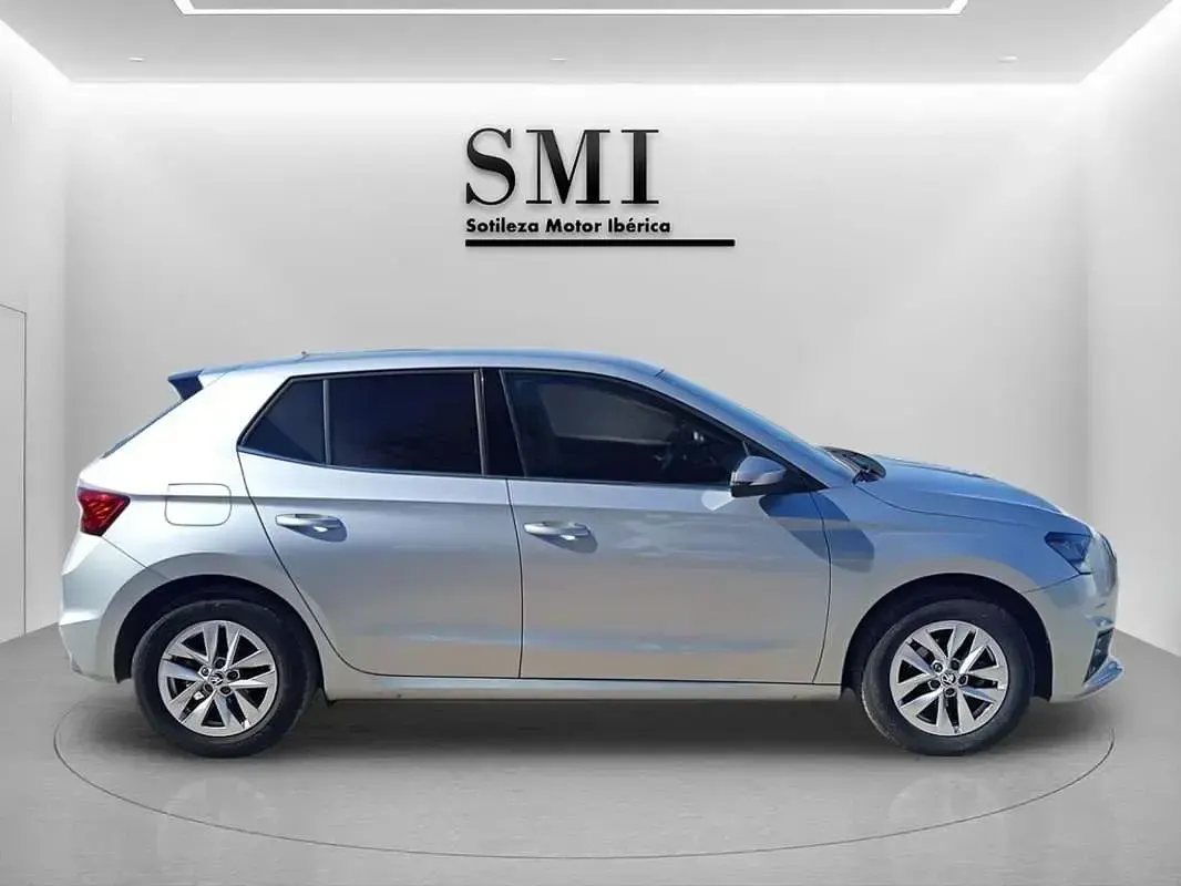 Usado Skoda Fabia 95 CV (69 kW) 2024 Gris Utilitario