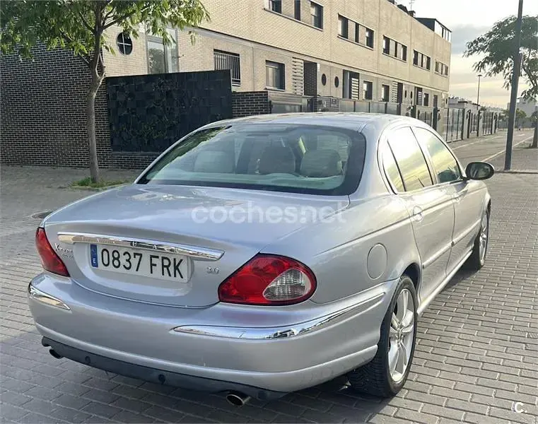 Usado Jaguar X-type Executive 231 CV (169 kW) 2007 Gris / plata Berlina