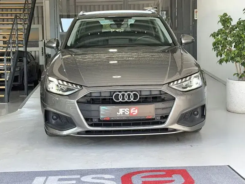 Usado Audi A4 Advanced Plus 136 CV (100 kW) 2020 Gris Familiar