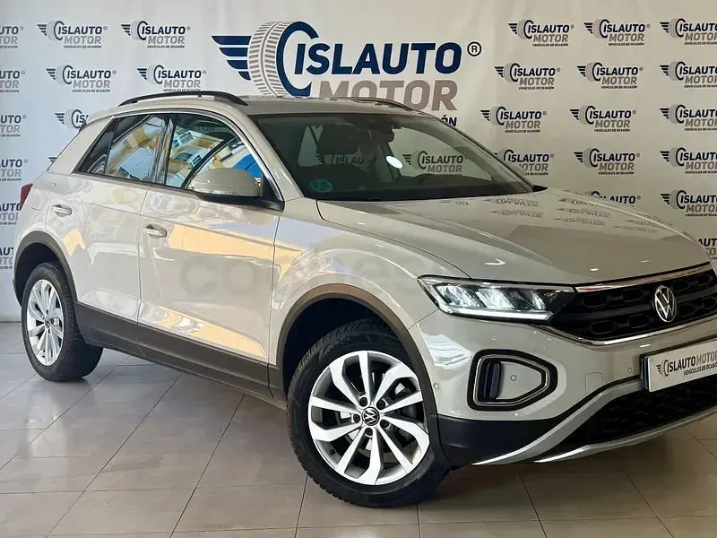 Usado VW T-Roc Life 150 CV (110 kW) 2023 Beige SUV