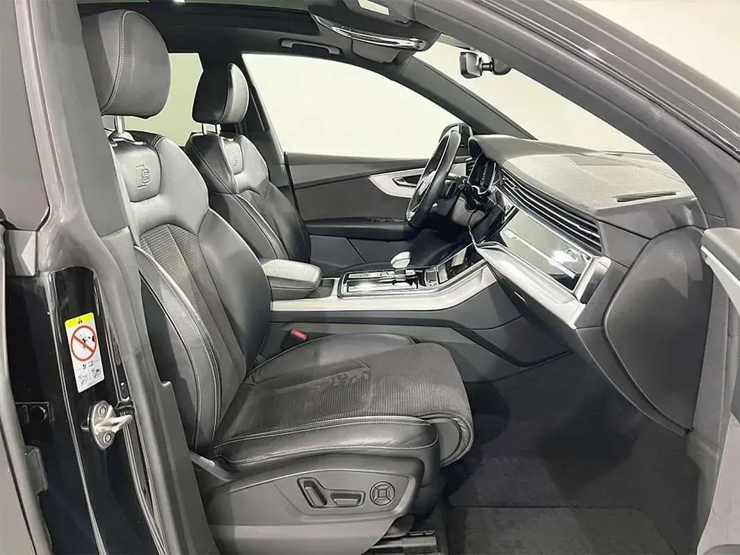 Usado Audi Q8 Ambiente 286 CV (210 kW) 2022 Negro SUV