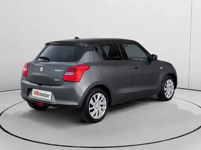 Usado Suzuki Swift 83 CV (61 kW) 2023 Gris Utilitario