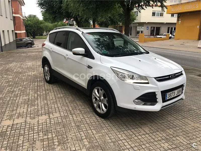 Usado Ford Kuga Titanium 150 CV (110 kW) 2015 Blanco SUV