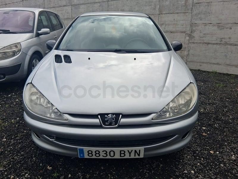Usado Peugeot 206 90 CV (66 kW) 2002 Gris / plata Berlina
