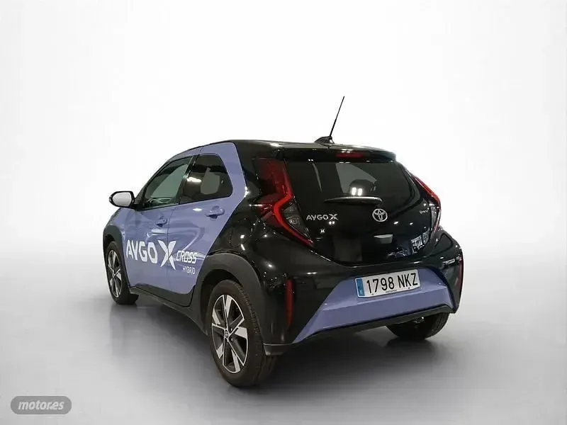 Usado Toyota Aygo X 116 CV (85 kW) 2026 Violeta SUV