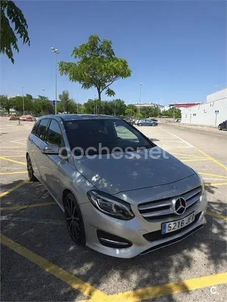 Usado Mercedes B200 136 CV (100 kW) 2015 Gris / plata Utilitario