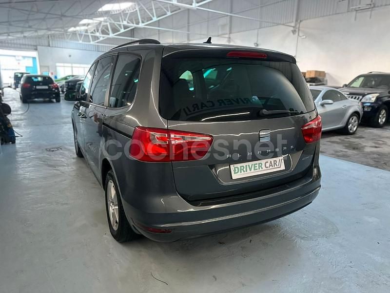 Usado Seat Alhambra Ecomotive 140 CV (102 kW) 2012 Gris / plata Monovolumen
