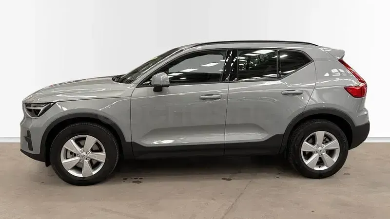 Usado Volvo XC40 163 CV (119 kW) 2025 Gris / plata SUV