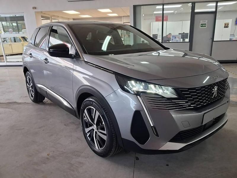 Usado Peugeot 3008 Allure 130 CV (95 kW) 2024 Gris SUV