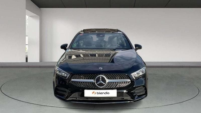 Usado Mercedes A180 AMG line 137 CV (100 kW) 2019 Negro Berlina