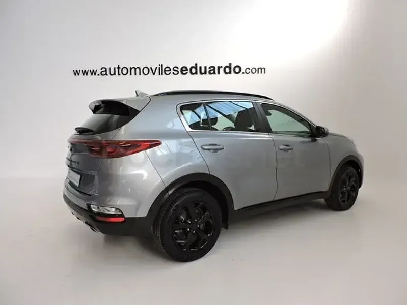 Usado Kia Sportage 115 CV (84 kW) 2021 Gris / plata SUV