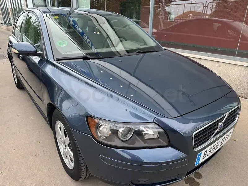 Usado Volvo S40 Momentum 125 CV (91 kW) 2006 Azul Berlina