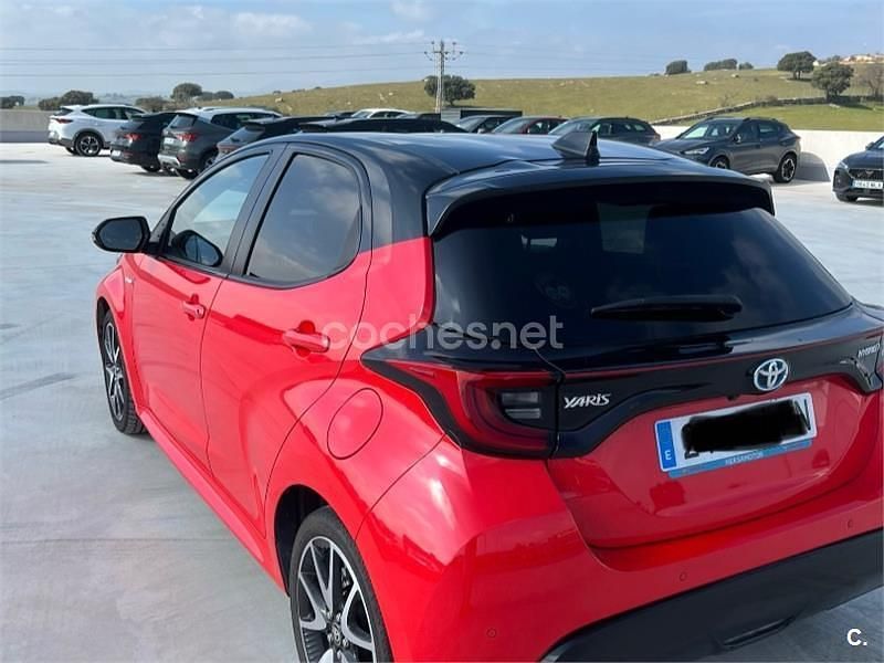 Usado Toyota Yaris Hybrid Edition 116 CV (85 kW) 2021 Rojo Berlina