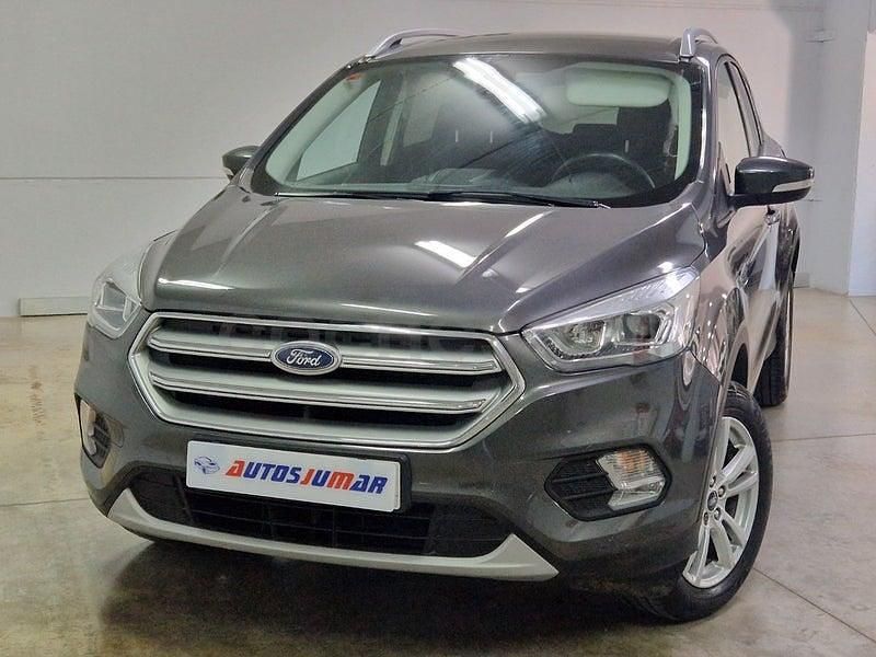 Usado Ford Kuga Trend 150 CV (110 kW) 2019 Gris / plata SUV