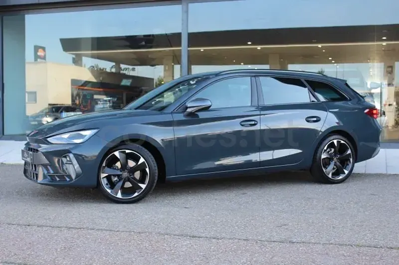 Usado Cupra Leon 150 CV (110 kW) 2025 Azul Familiar