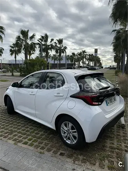 Usado Toyota Yaris 125 CV (91 kW) 2021 Blanco Utilitario