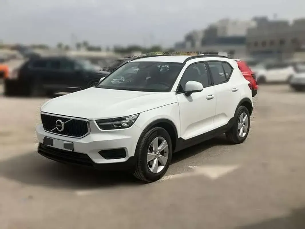 Usado Volvo XC40 Momentum 163 CV (119 kW) 2020 Blanco SUV