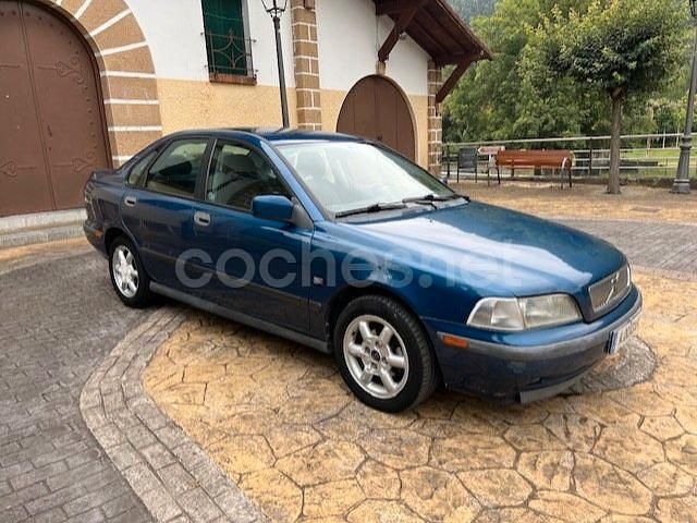 Usado Volvo S40 115 CV (84 kW) 1997 Azul Berlina