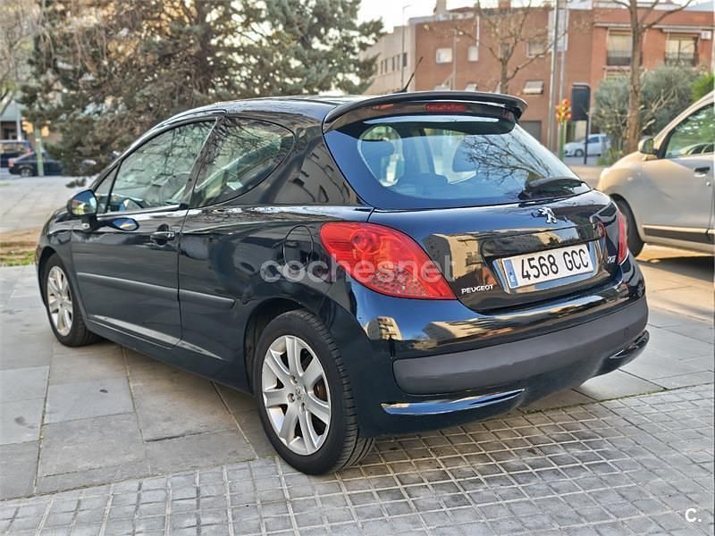 Usado Peugeot 207 75 CV (55 kW) 2009 Negro Berlina