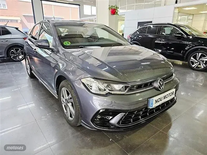 Usado VW Polo R-line 95 CV (69 kW) 2022 Gris Utilitario