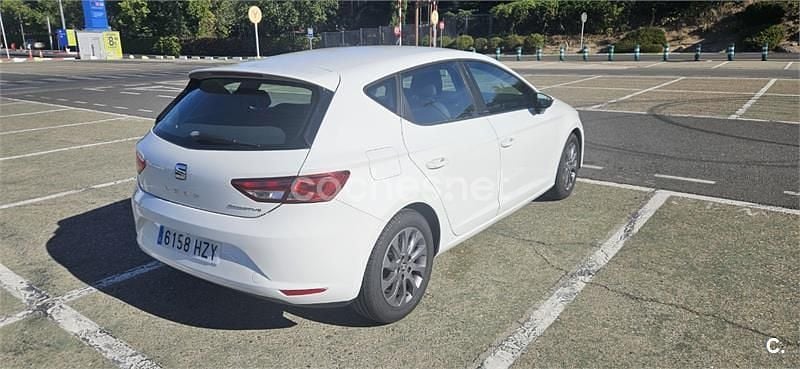 Usado Seat Leon Ecomotive 110 CV (80 kW) 2015 Blanco Berlina